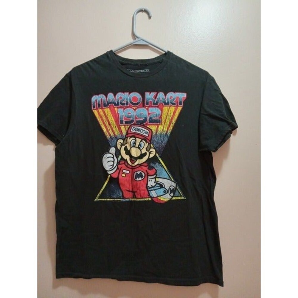 Mario Kart 1992 graphic tee size M